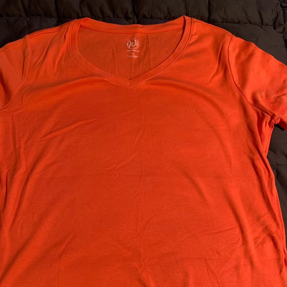 Solid color top